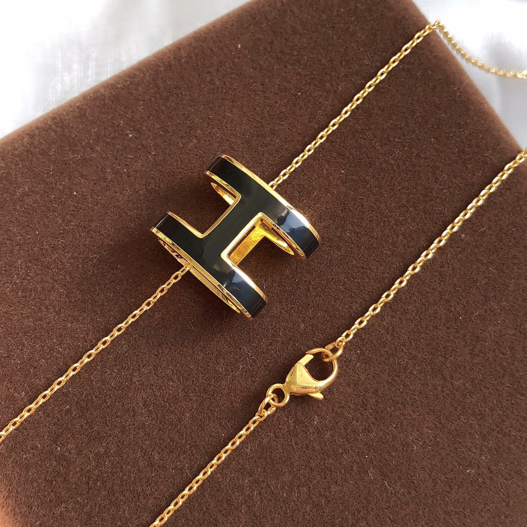 [Mystic]HM CLIC BLACK ENAMEL GOLD NECKLACE