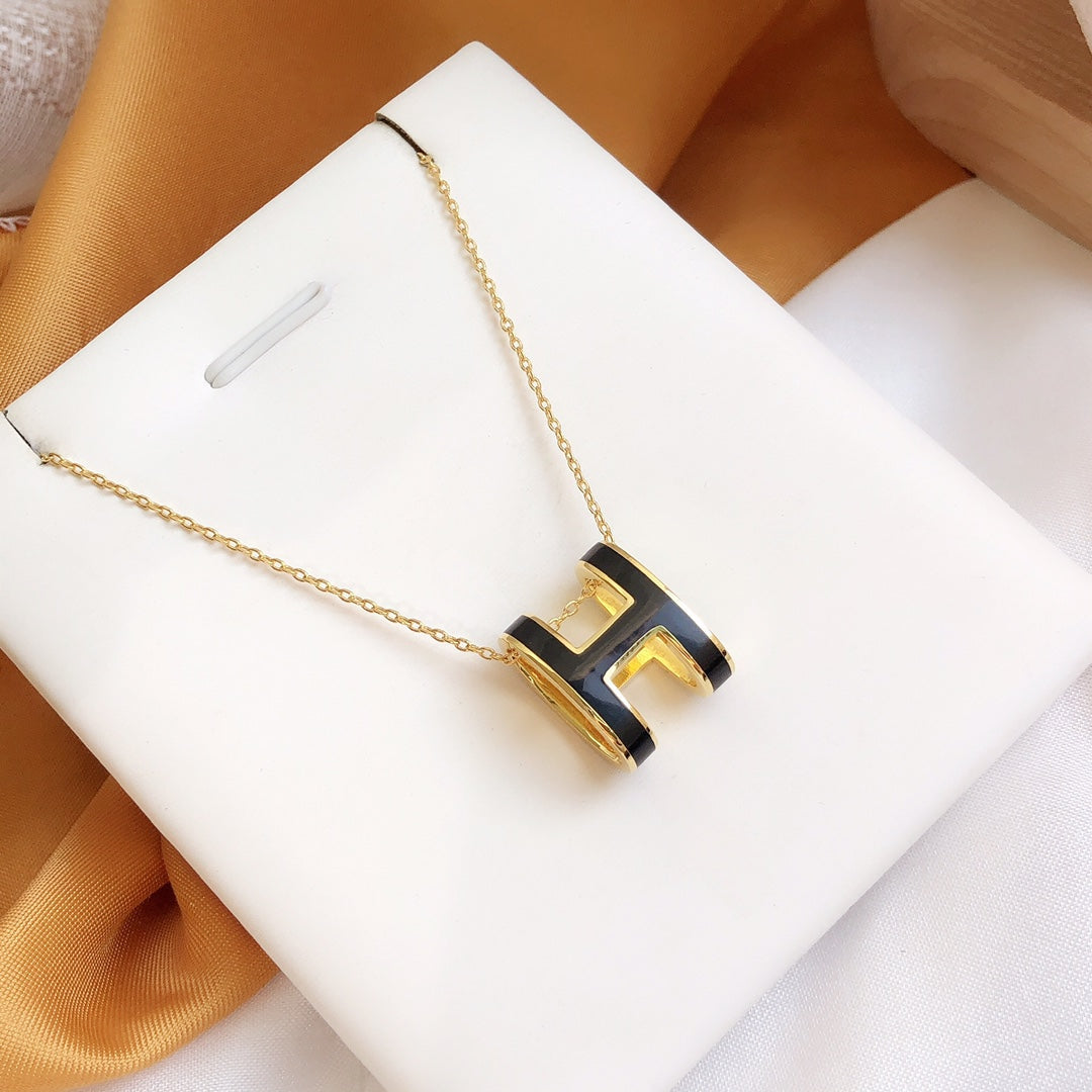 [Mystic]HM CLIC BLACK ENAMEL GOLD NECKLACE