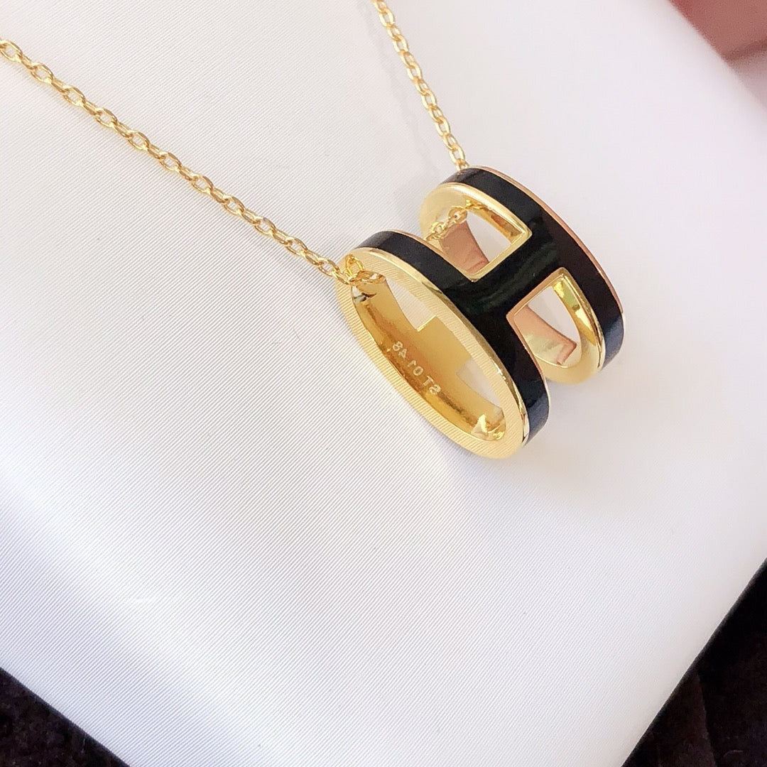 [Mystic]HM CLIC BLACK ENAMEL GOLD NECKLACE