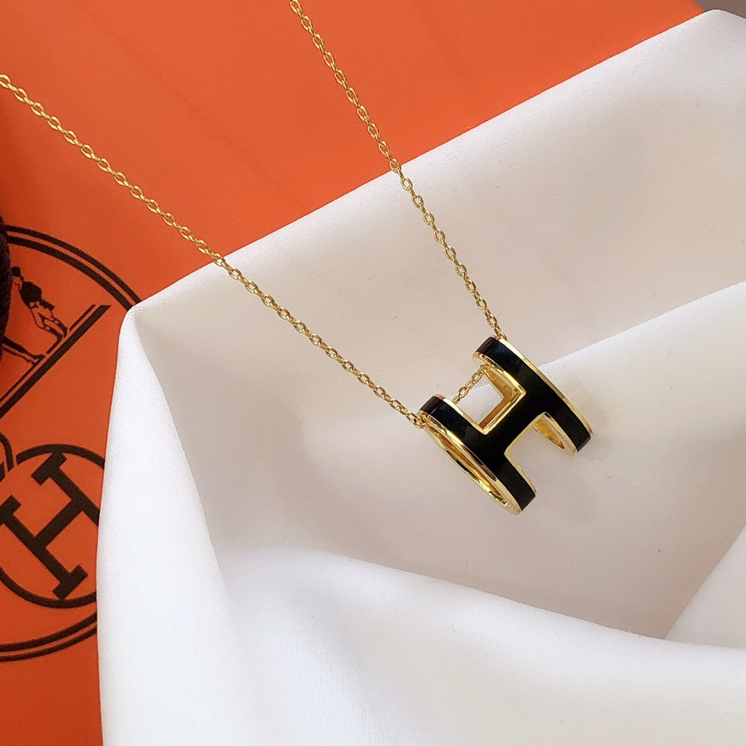 [Mystic]HM CLIC BLACK ENAMEL GOLD NECKLACE