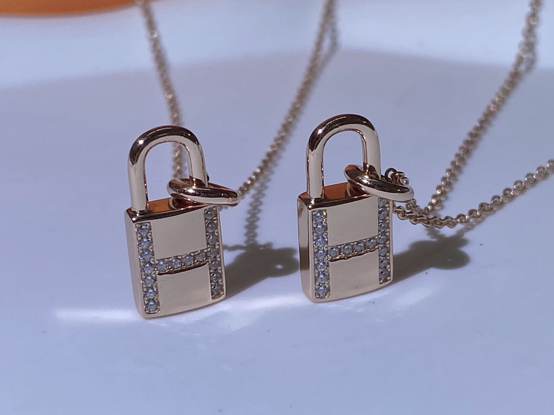[Mystic]HM ADVANCED NICHE LOCK HEAD NECKLACE DIAMONDS