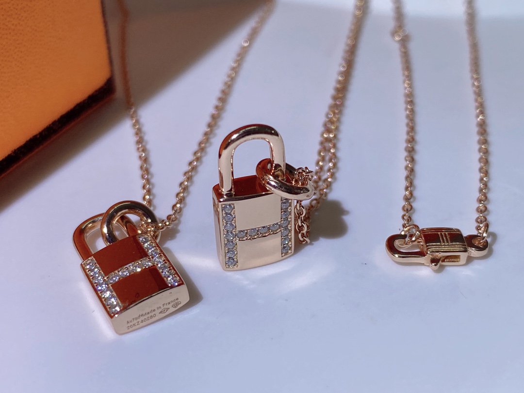 [Mystic]HM ADVANCED NICHE LOCK HEAD NECKLACE DIAMONDS