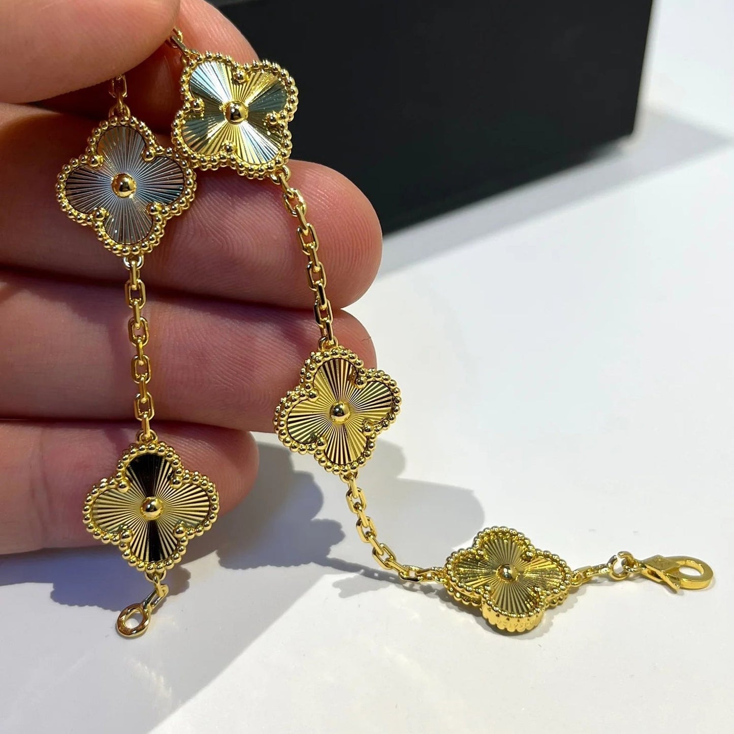 [Mystic]CLOVER 5 FLOWERS LASER BRACELET