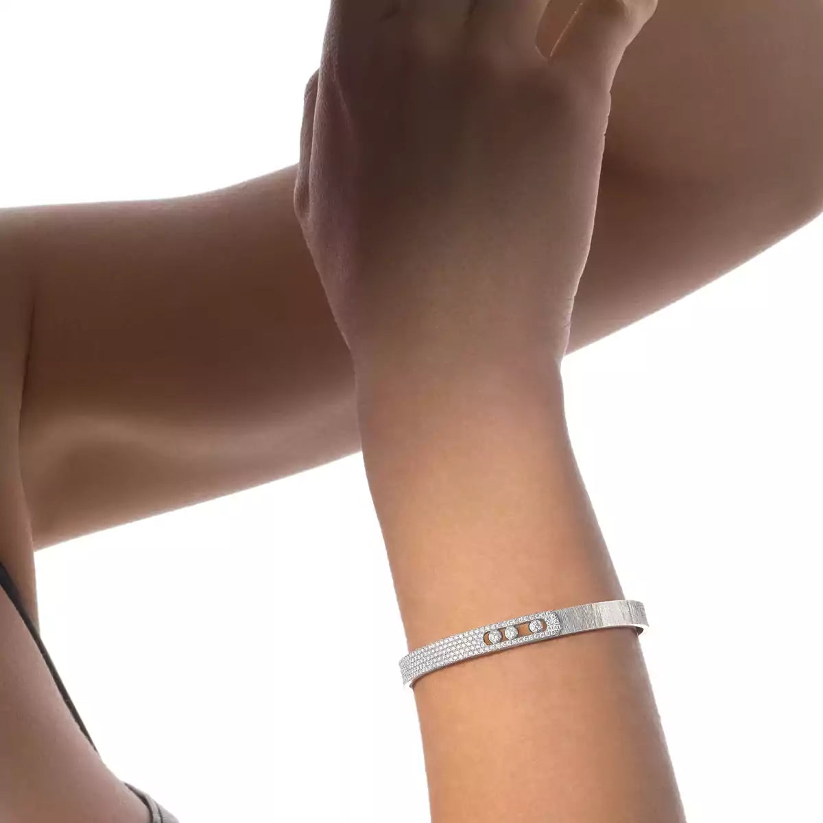 [Mysitc] Move Noa Ciselé half pavé bangle