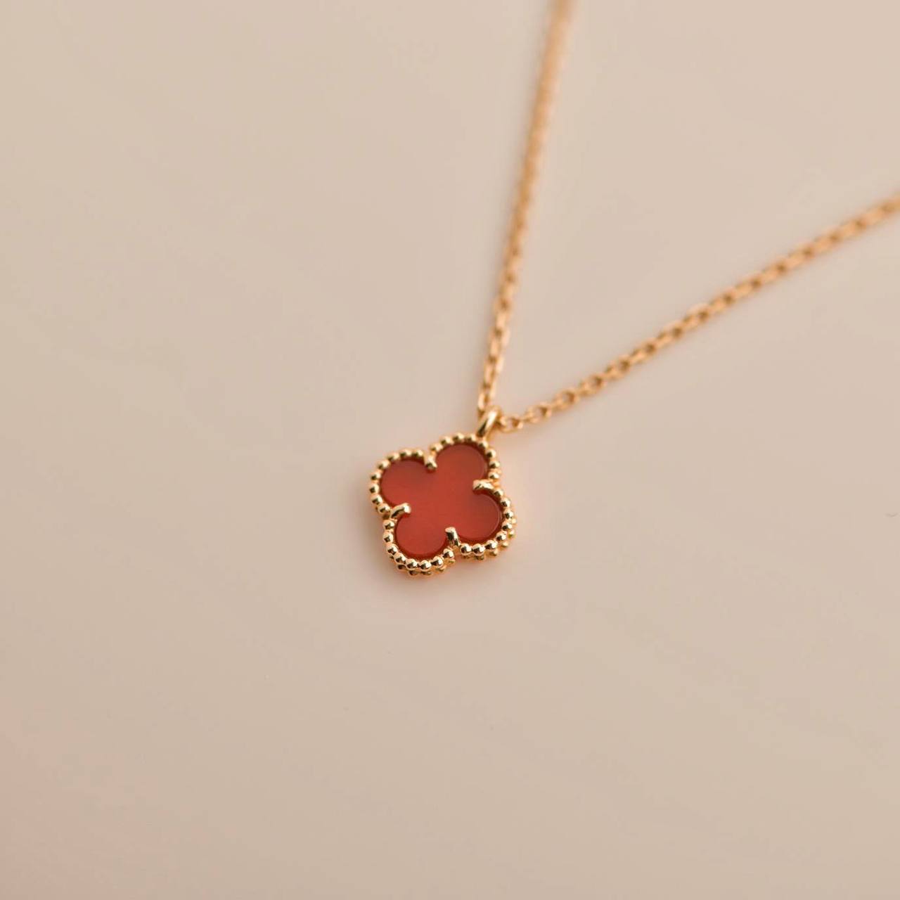 [Mystic]CLOVER MINI 9.5MM WHITE CARNELIANS NECKLACE
