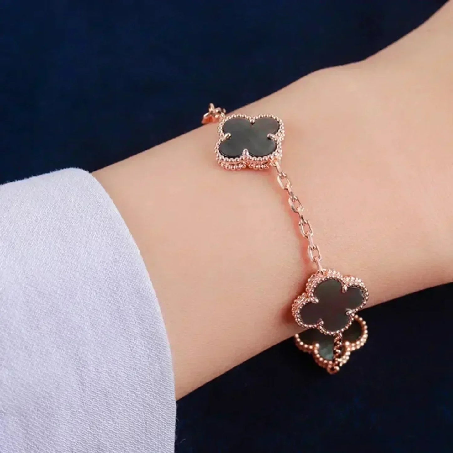 [Mystic]CLOVER 5 MOTIF GRAY MOP  BRACELET