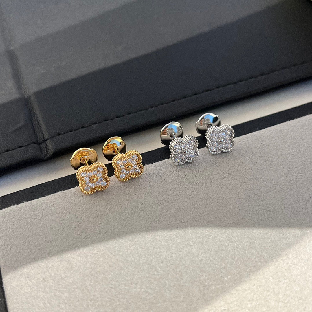 [Mystic]CLOVER MINI DIAMOND STUD EARRINGS