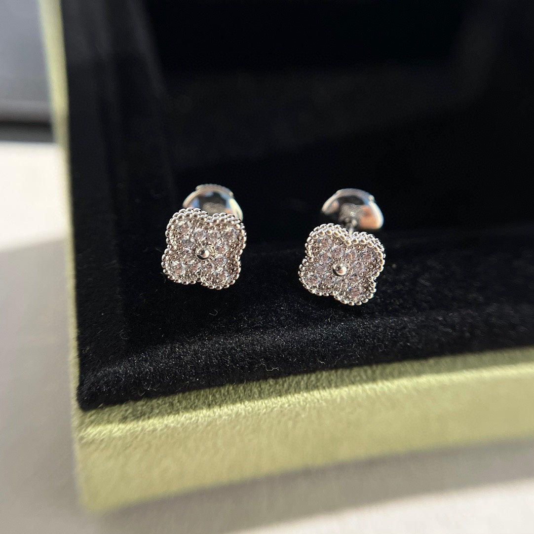 [Mystic]CLOVER MINI DIAMOND STUD EARRINGS