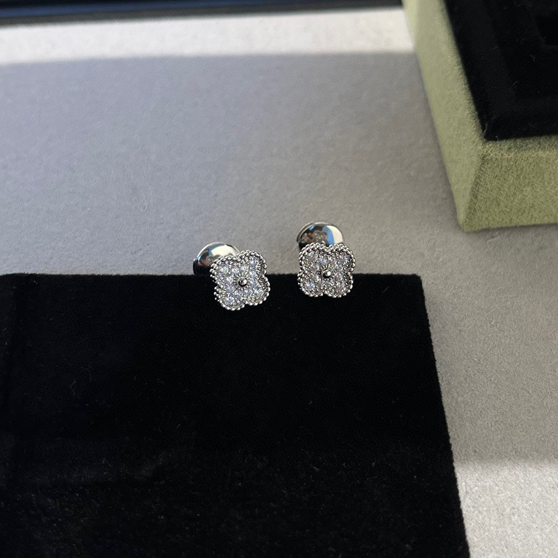 [Mystic]CLOVER MINI DIAMOND STUD EARRINGS