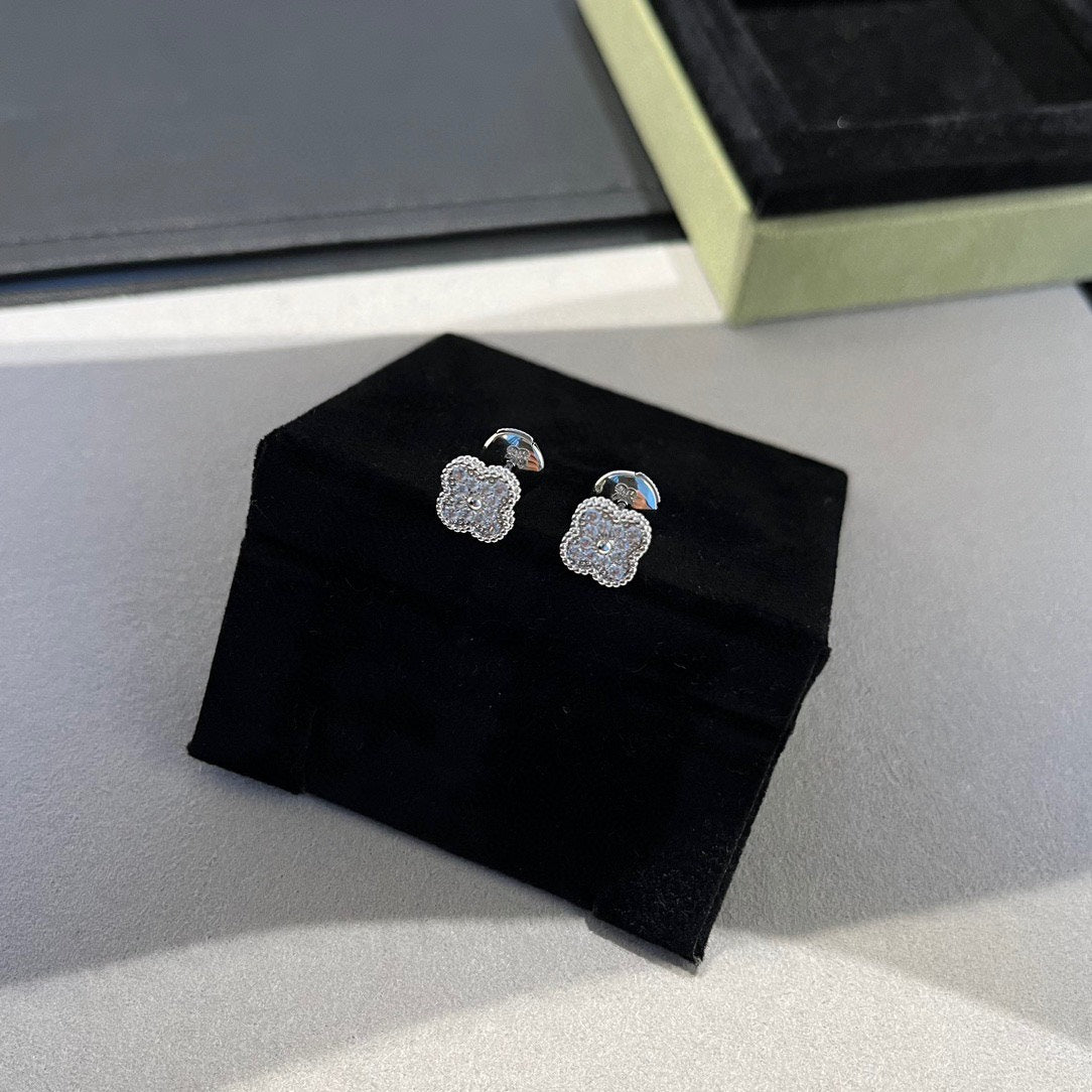 [Mystic]CLOVER MINI DIAMOND STUD EARRINGS